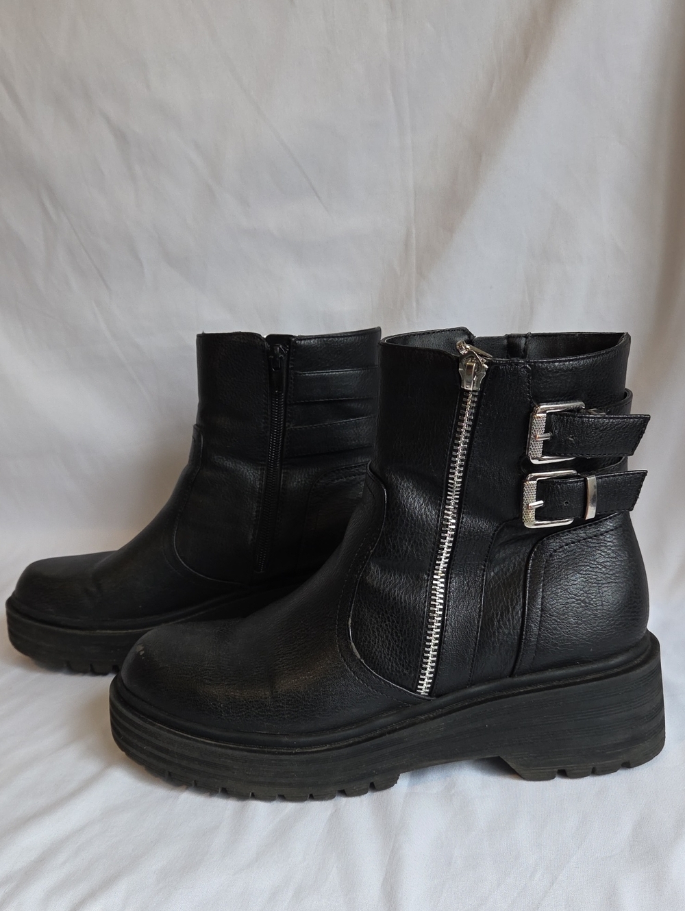 GBG Los Angeles Black Platform Ankle Boots with Side Zipper and Double Buckles